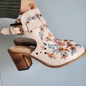 Super cute embroidered cut out cowgirl boots